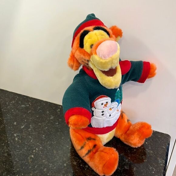 Disney Winnie the pooh Tiger Christmas snowman sweater plush Santa Hat - Picture 1 of 9